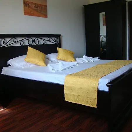 בית הארחה Casa Lacul Sarat 3*