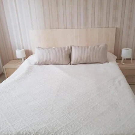 ゲストハウス Casa Lacul Sarat